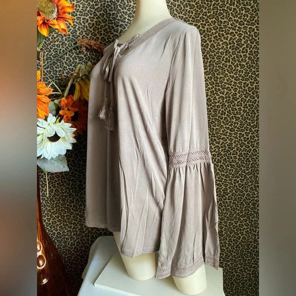 🌴3/$30🌴DOE & RAE Khaki Bell Long Sleeve Embroidered/Tasseled Boho Top NWT - Picture 5 of 10